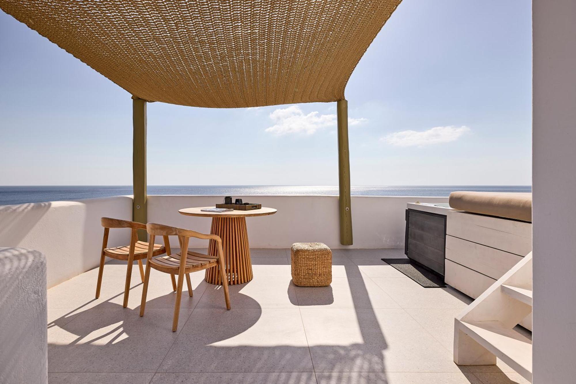 Artemis Seaside 4*